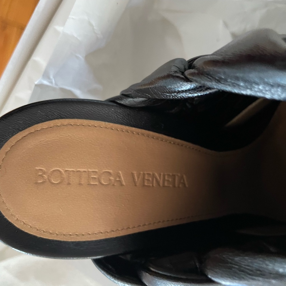Bottega Veneta NEW!!
Women's Black The Bold Leather Mule